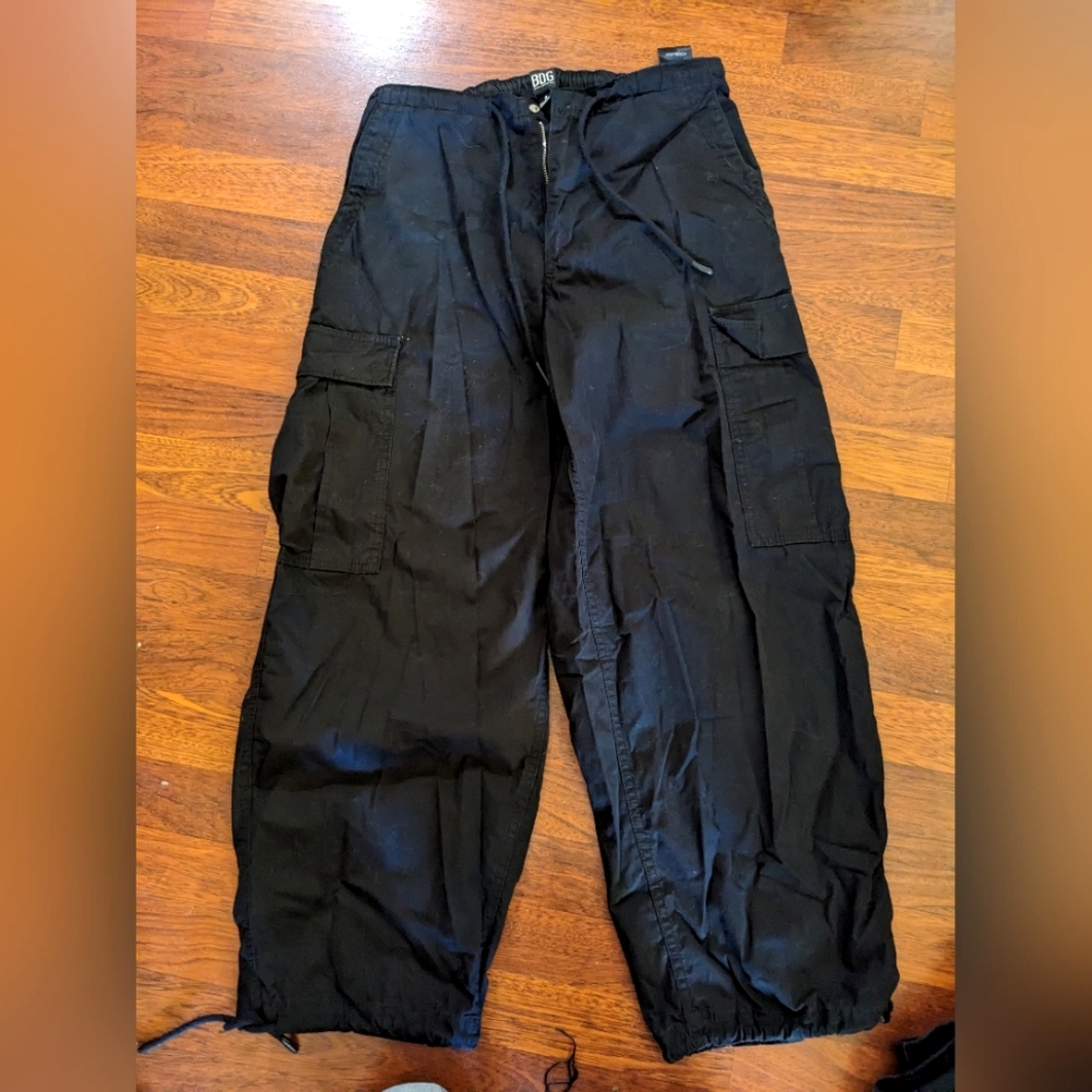 BDG Urban Outfitters 90s AdjustableCargo Pants Parachute Wide leg Size Small OBO